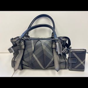 Burberry purse with matching wallet